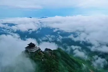 Discover the Enchanting Cloud Terrace Mountain in Yiyang, Hunan Province